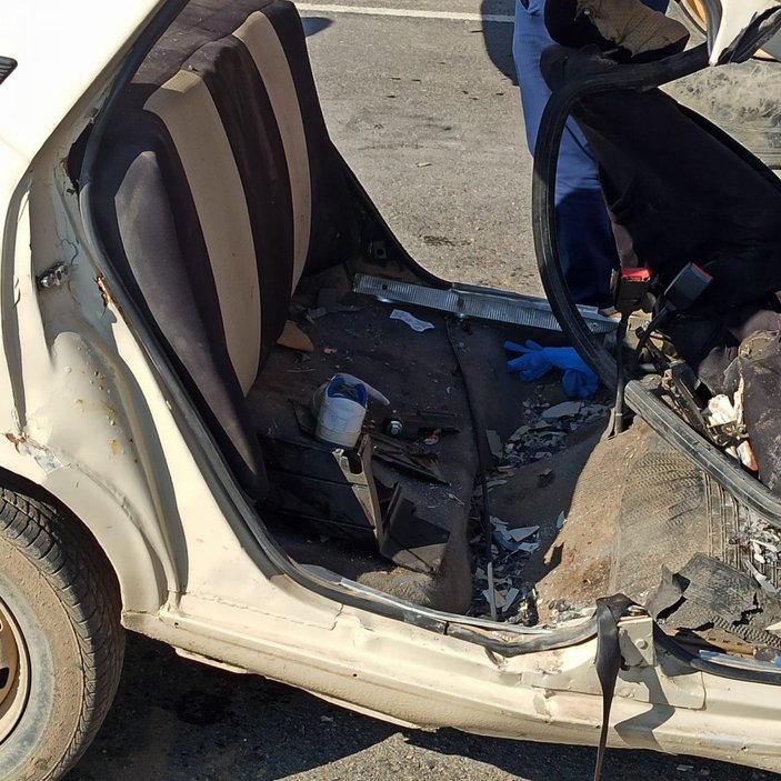 Denizli'de otomobil tırın altına girdi: 2 ölü