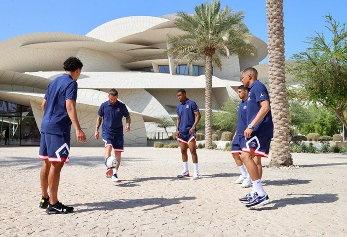 PSG, ekipçe Katar'da