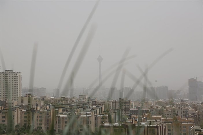 İran’da, Tahran'daki resmi kurumlar hava kirliliği nedeniyle tatil edildi