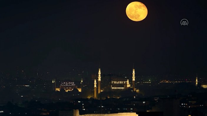 İstanbul'da dolunay görüntülendi