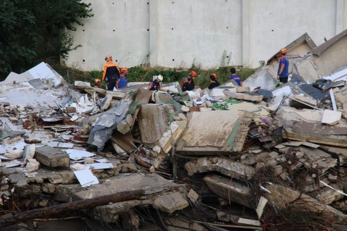 Kastamonu'daki selde 17 kişinin öldüğü apartmanın müteahhidine tahliye