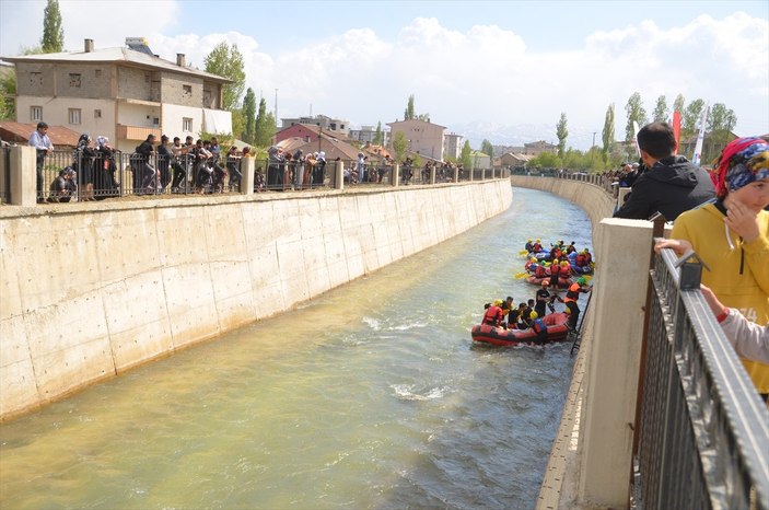 Yüksekova'da rafting heyecanı