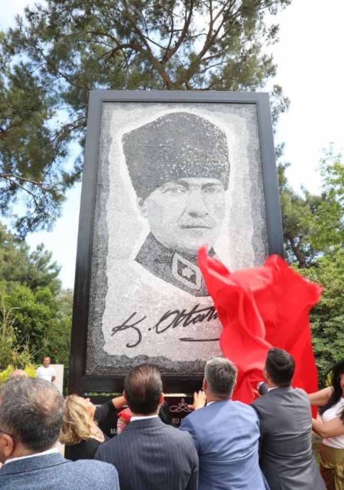 Marmaris'e 25 bin taştan oluşan Atatürk mozaik anıtı yapıldı