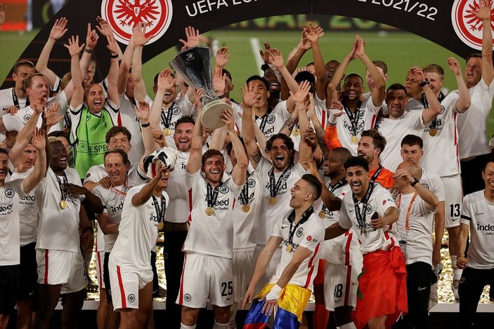 UEFA  Avrupa Ligi'nin şampiyonu Eintracht Frankfurt oldu