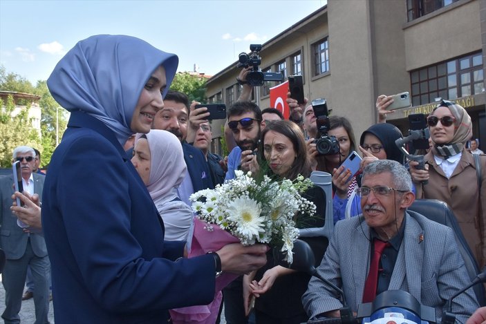 Türkiye'nin ilk başörtülü valisi Kübra Güran Yiğitbaşı görevine başladı