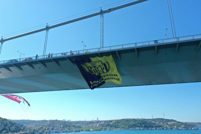 Ankaragücü bayrağı 15 Temmuz Şehitler Köprüsü'ne asıldı