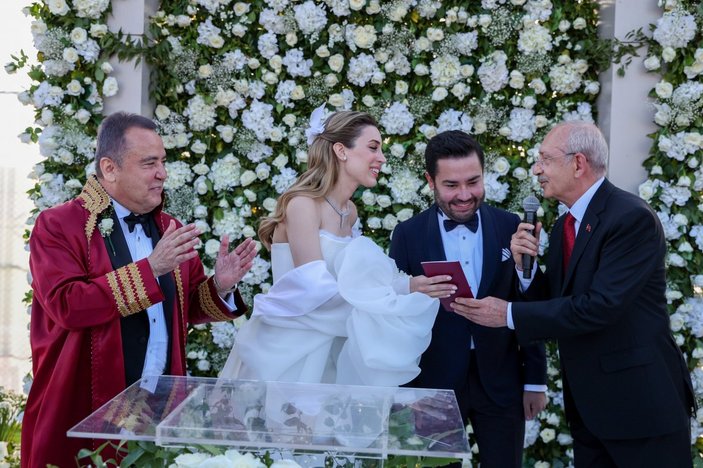 Kemal Kılıçdaroğlu'nun Muhittin Böcek'in oğlunun nikah şahidi oldu