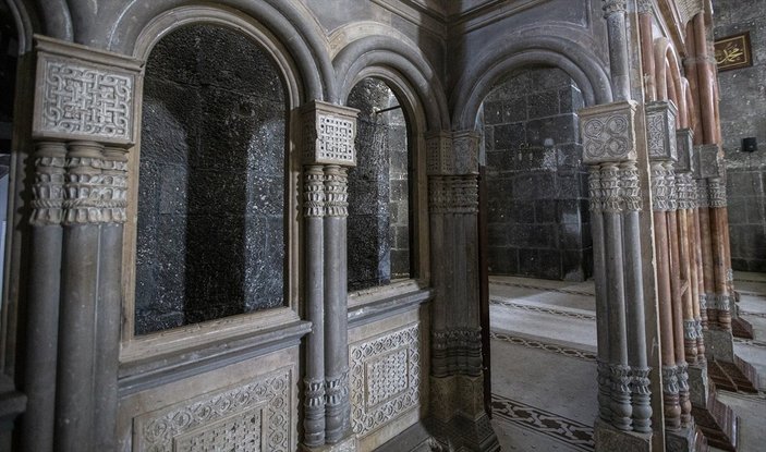 Tarihi Kümbet Camii, ihtişamıyla göz kamaştırıyor