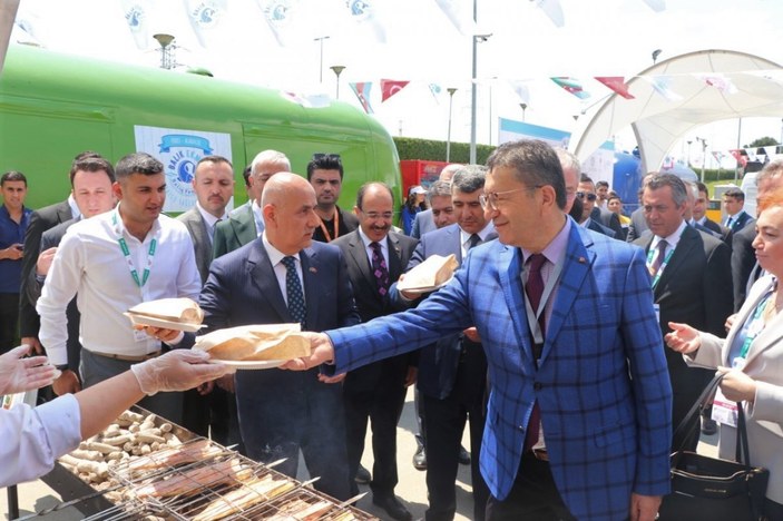 Türkiye, Bakü'de balık ekmek şenliği düzenledi