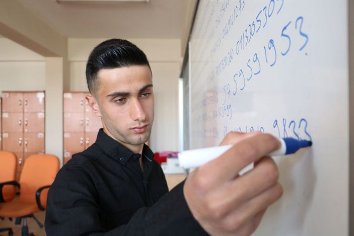 d Yüksekovalı Berat, Pi sayısının 3 bin 600 basamağını ezberledi