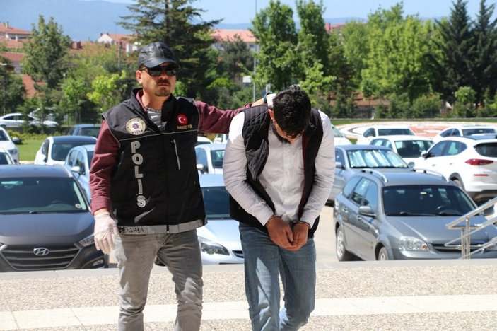 Bolu'da 2 kişi, 895 adet uyuşturucuyla yakalandı