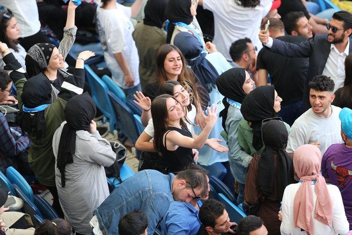 AK Parti'nin düzenlediği Adana'daki gençlik şöleni başladı