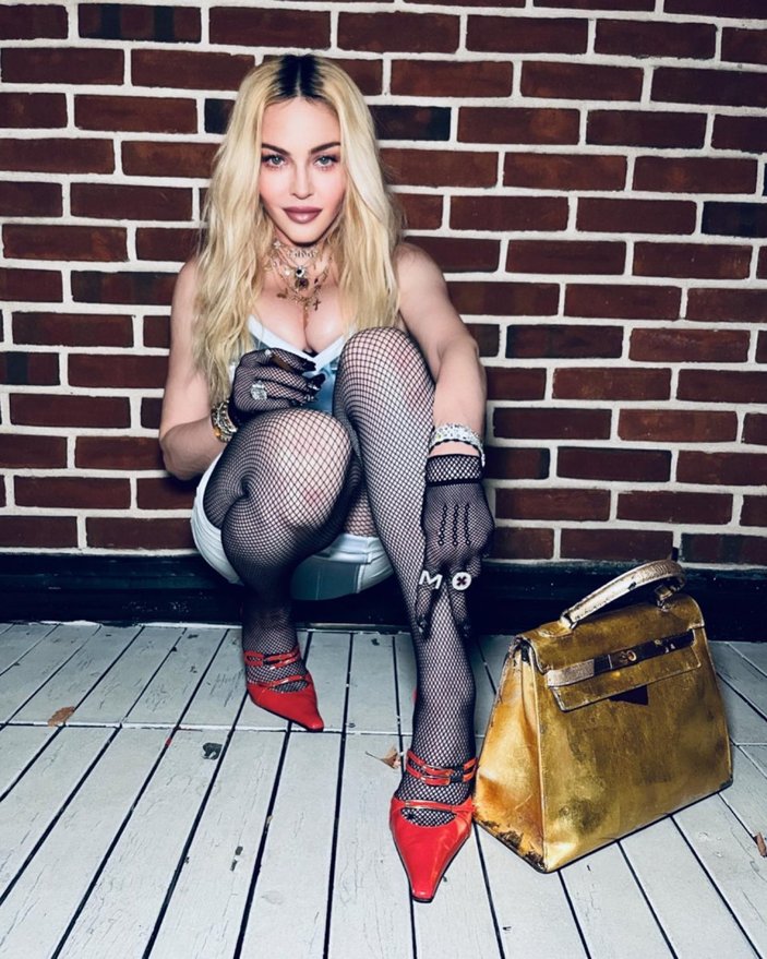 Madonna'ya Instagram'da canlı yayın yasağı geldi