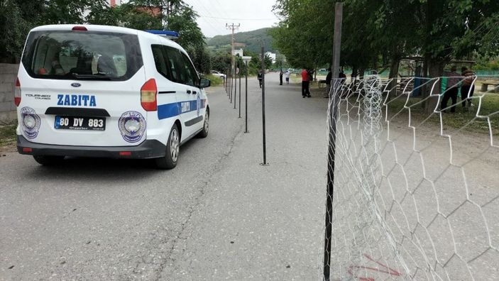 i Osmaniye'de kendisine miras kaldığını söyleyip yolu kapattı