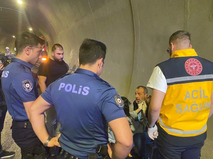 Üsküdar'da tünelde makas atan otomobil taksiye vurdu: 3 yaralı