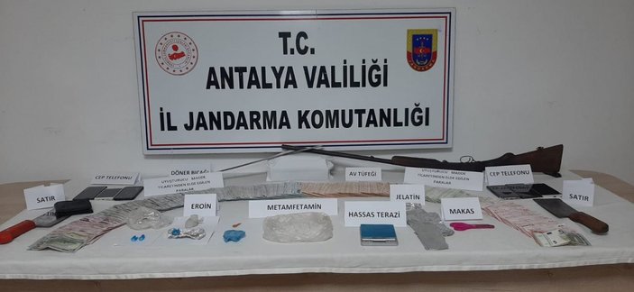 Antalya'da köpek kulübesinde uyuşturucu bulundu