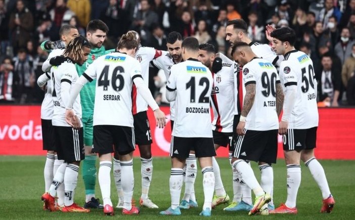 Beşiktaş'ta hangi futbolcularla yollar ayrılacak?