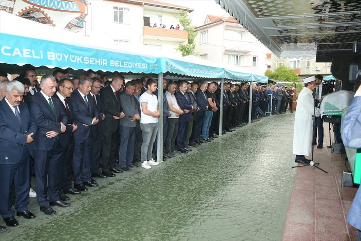 Cumhurbaşkanı Erdoğan, otobüs kazasında ölen Sude'nin cenazesine katıldı