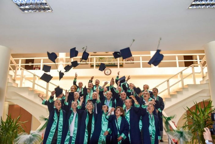 Çukurova Üniversitesi 50 yıllık mezunlarına kep töreni düzenledi