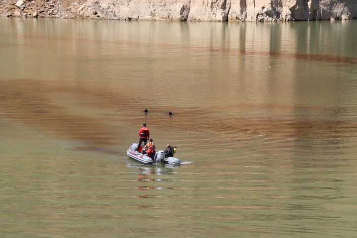 Erzurum'da nehirde kaybolan sürücü için arama çalışmaları sürüyor
