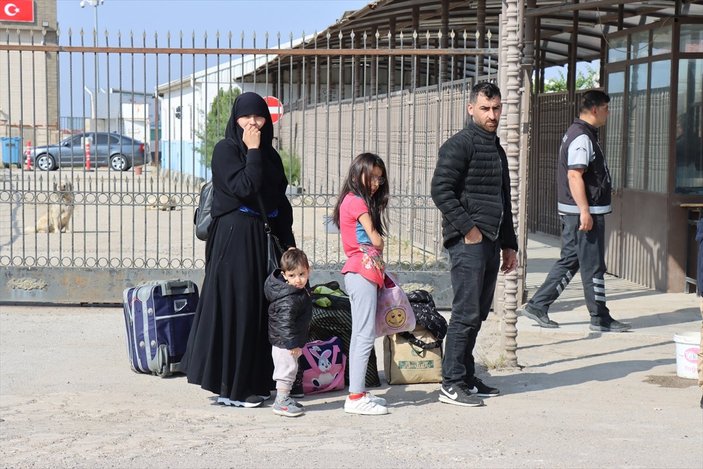 Suriyelilerin ülkelerine gönüllü geri dönüşleri sürüyor