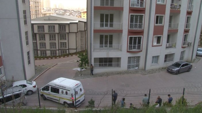Esenyurt'taki günübirlik evde alkol alan kız camdan düşüp öldü