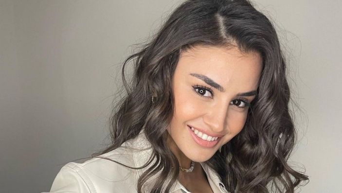 Gönül Dağı'nın Asuman'ı mini büstiyeri ile diziden farklı olduğunu gösterdi! Beğeni butonu çöktü...