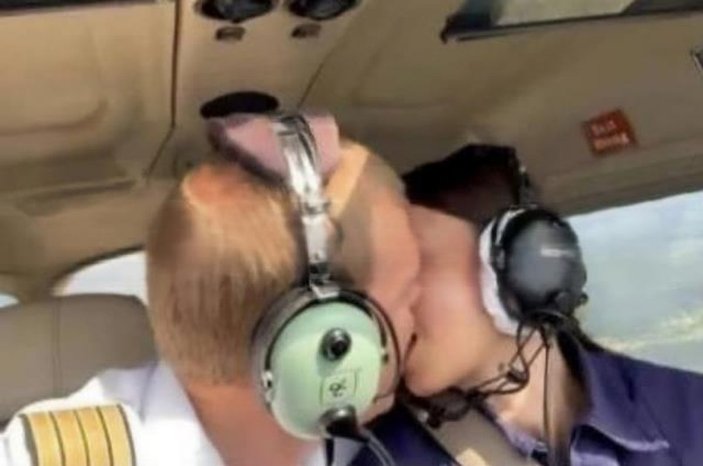 Rusya'da pilot, öğrencisiyle uçakta cinsel ilişkiye girdi