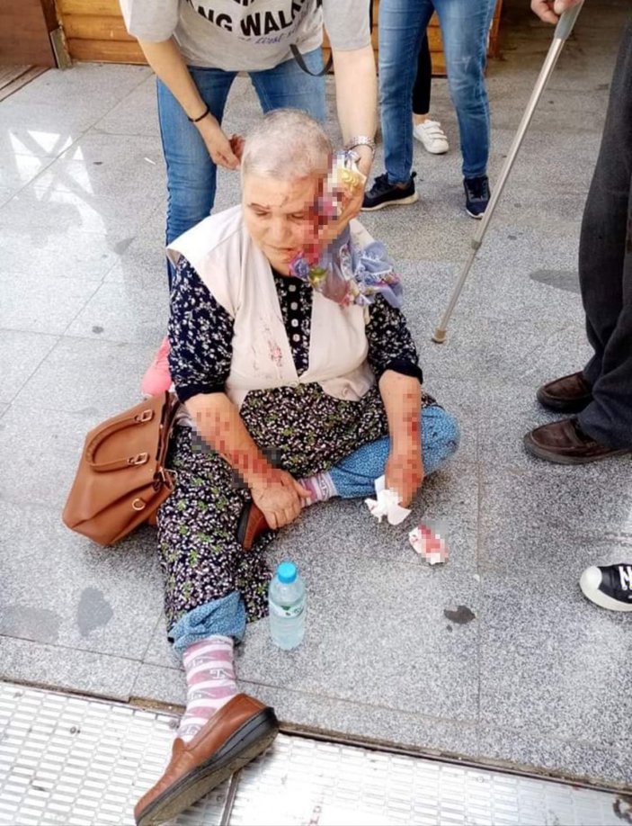 Antalya’da yaşlı çift yürüyen merdivenlerden yuvarlandı