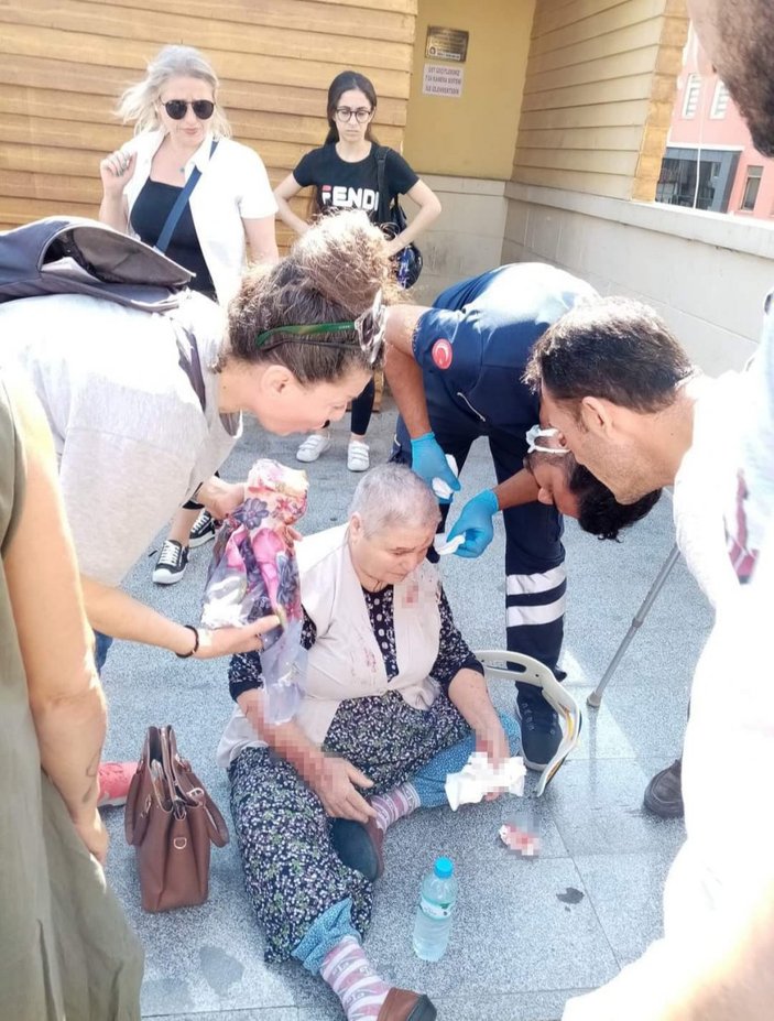 Antalya’da yaşlı çift yürüyen merdivenlerden yuvarlandı