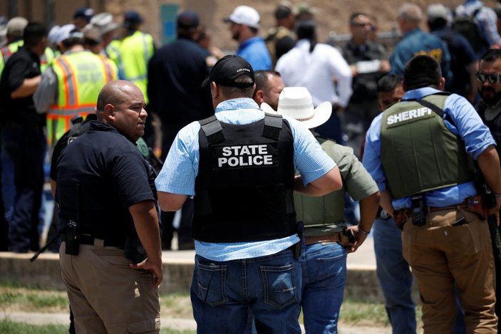 ABD'ki okul saldırısında ölen 21 kişinin yakınları: Polis geç davrandı