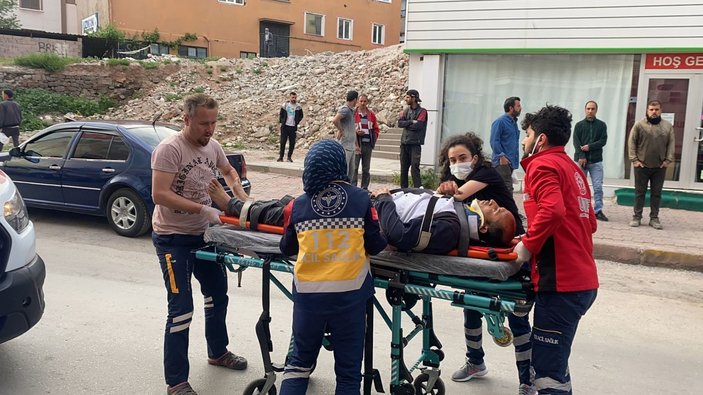 Aksaray'da eşini bıçaklayan şahıs, çocuklarını balkondan attı