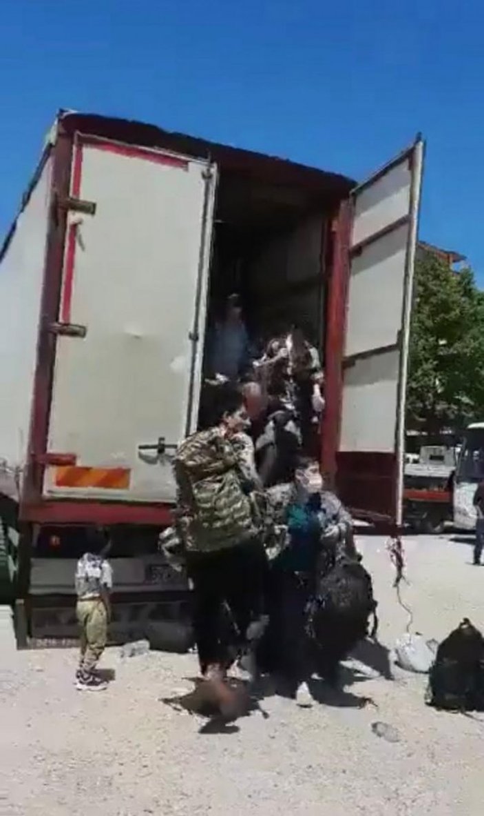 Kocaeli’de 35 göçmen kamyon kasasında yakalandı
