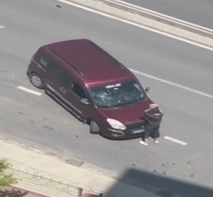 d Beylikdüzü'nde kaza yaptı, ortalığı birbirine kattı