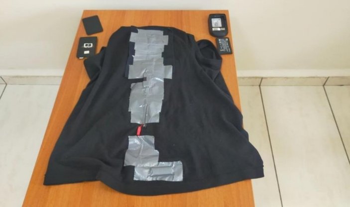 Manisa'da ehliyet sınavına giren kişi kopya düzeneğiyle yakalandı