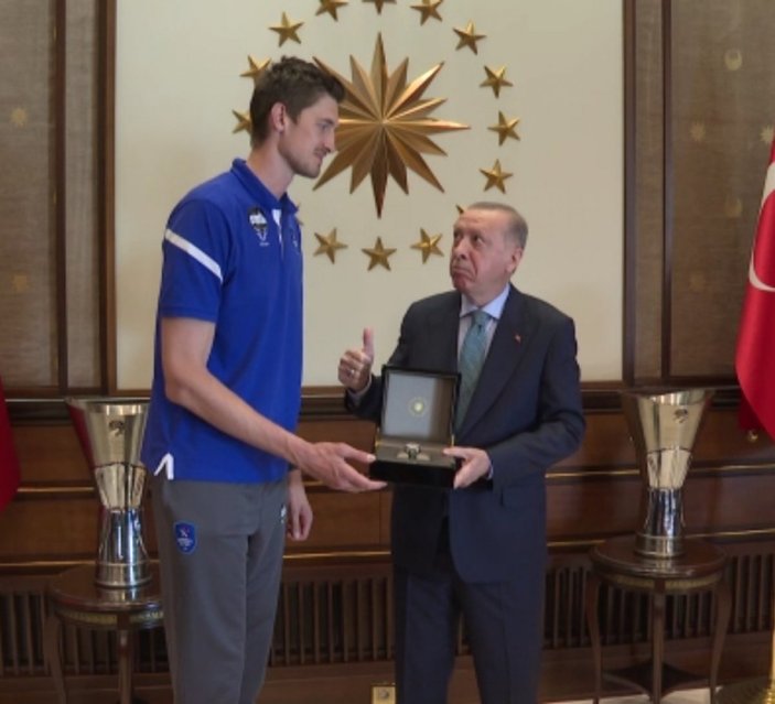 Tibor Pleiss'ın boyu Cumhurbaşkanı Erdoğan'ı şaşırttı