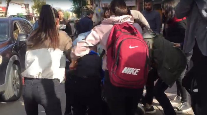 Kars'taki öğrencilerin saç saça kavgası