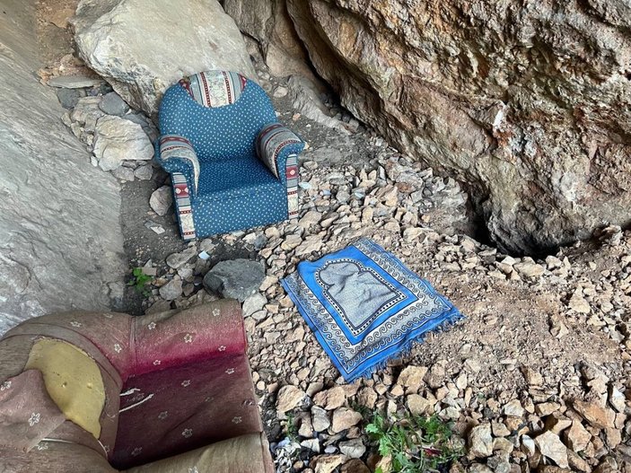 Bursa'da kazdıkları mağara yaşam alanları oldu
