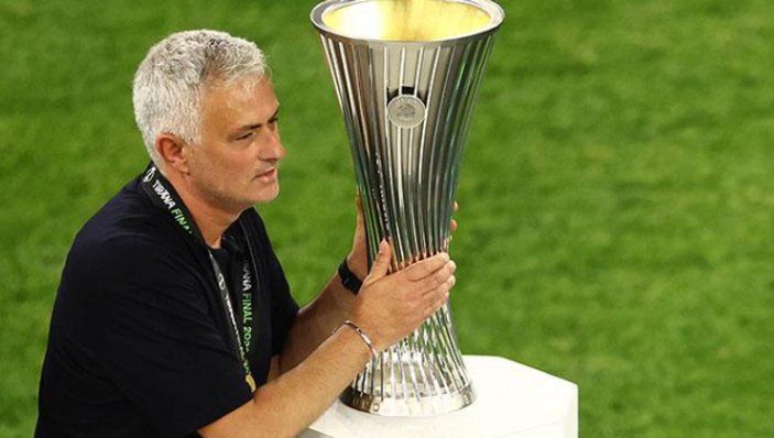 UEFA  Avrupa Konferans Ligi’nde şampiyon Roma oldu