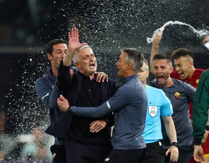Roma'da Jose Mourinho tarih yazdı