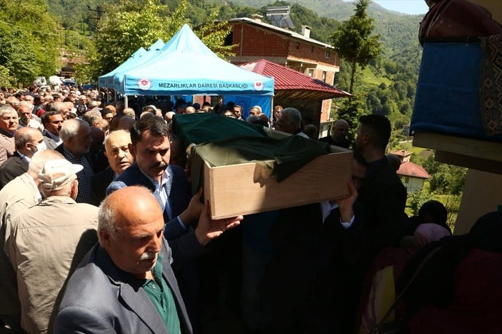 TOKİ Başkanı Ömer Bulut'un ablası toprağa verildi