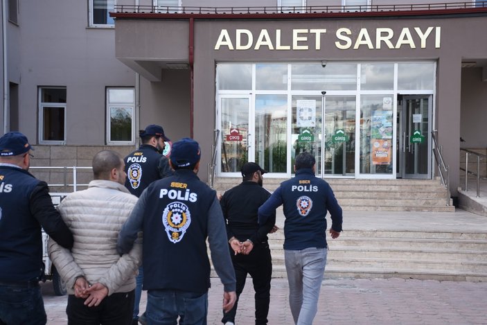 Sivas'taki sosyal medya dolandırıcıları yakalandı
