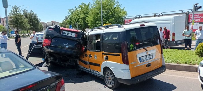 Diyarbakır'da araç takla attı: Sürücü hayatını kaybetti
