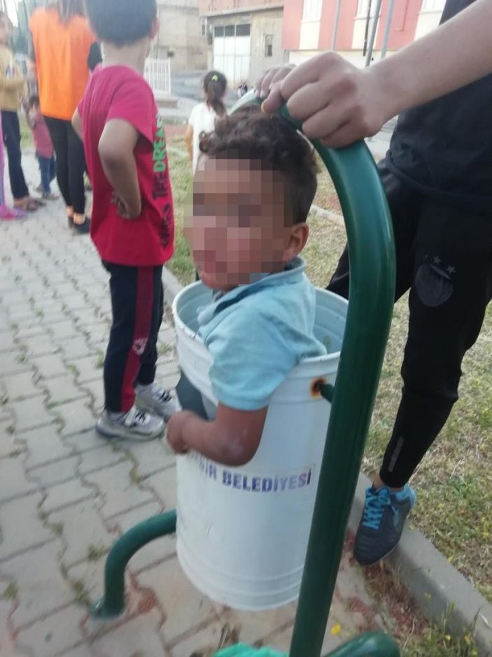 Gaziantep'te saklanmak için çöp kovasına giren çocuğu itfaiye kurtardı