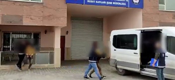 İzmir'de 9 kaçak göçmen yakalandı