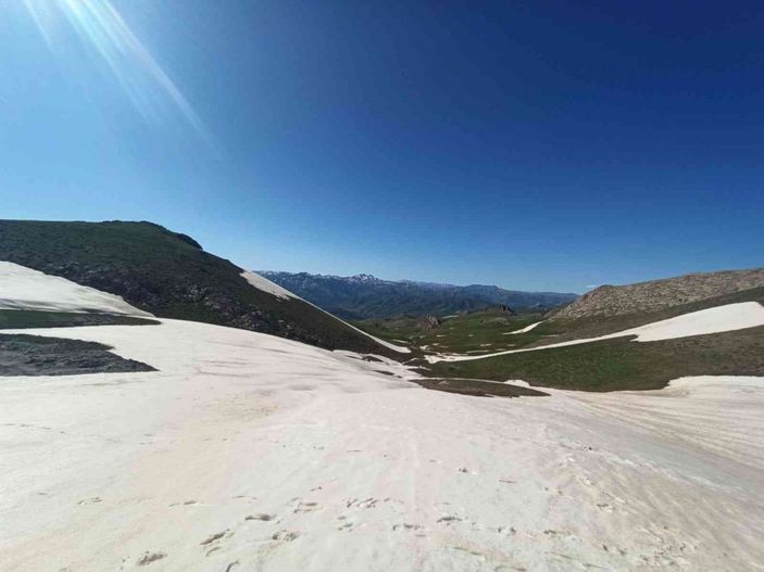 i Şırnak'ta karla mücadele devam ediyor