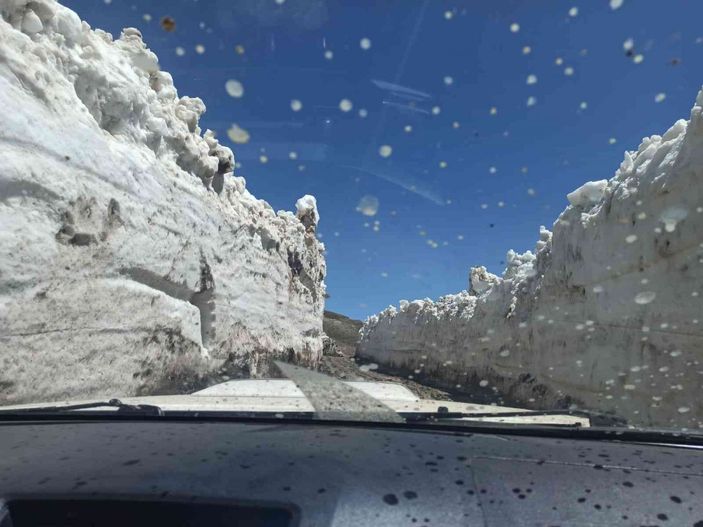 i Şırnak'ta karla mücadele devam ediyor