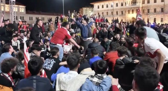Sivassporlu taraftarların kupa sevinci