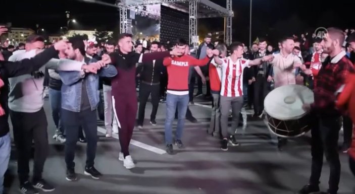 Sivassporlu taraftarların kupa sevinci