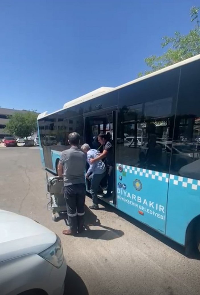 Diyarbakır'da otobüste fenalaştı: Sürücü hastaneye yetiştirdi